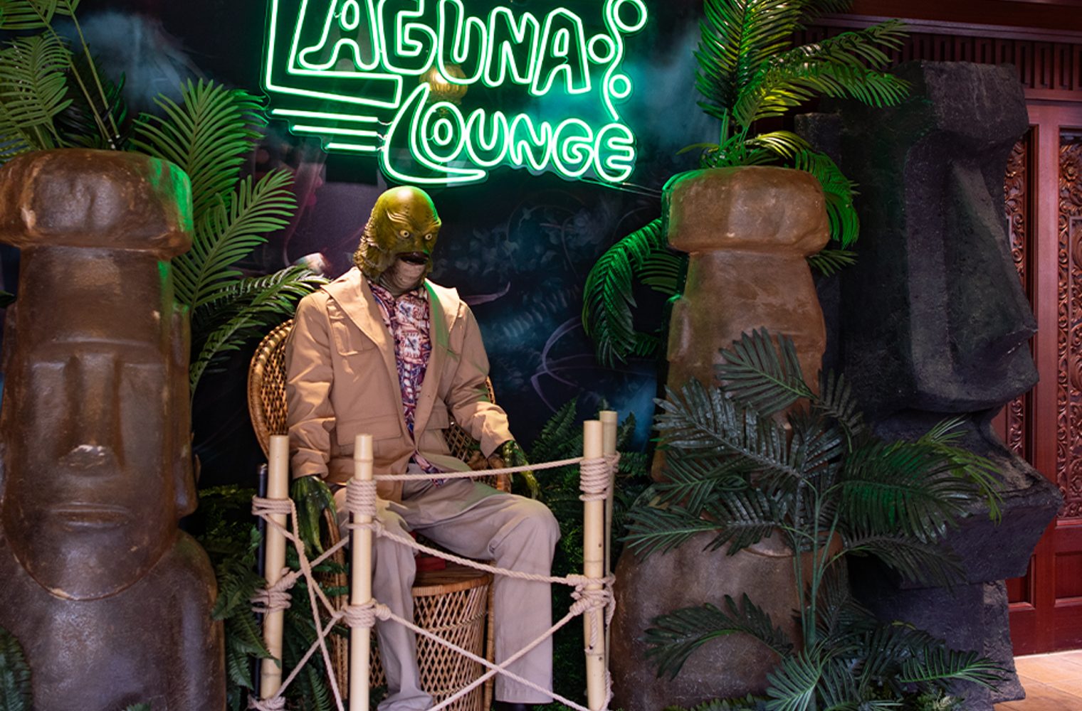 Universal Lists Its Halloween Hotel Bar Menus, From a Cursed Luau Burger on a Black Sesame Bun to Gummy Skulls at The Thirsty Fish
