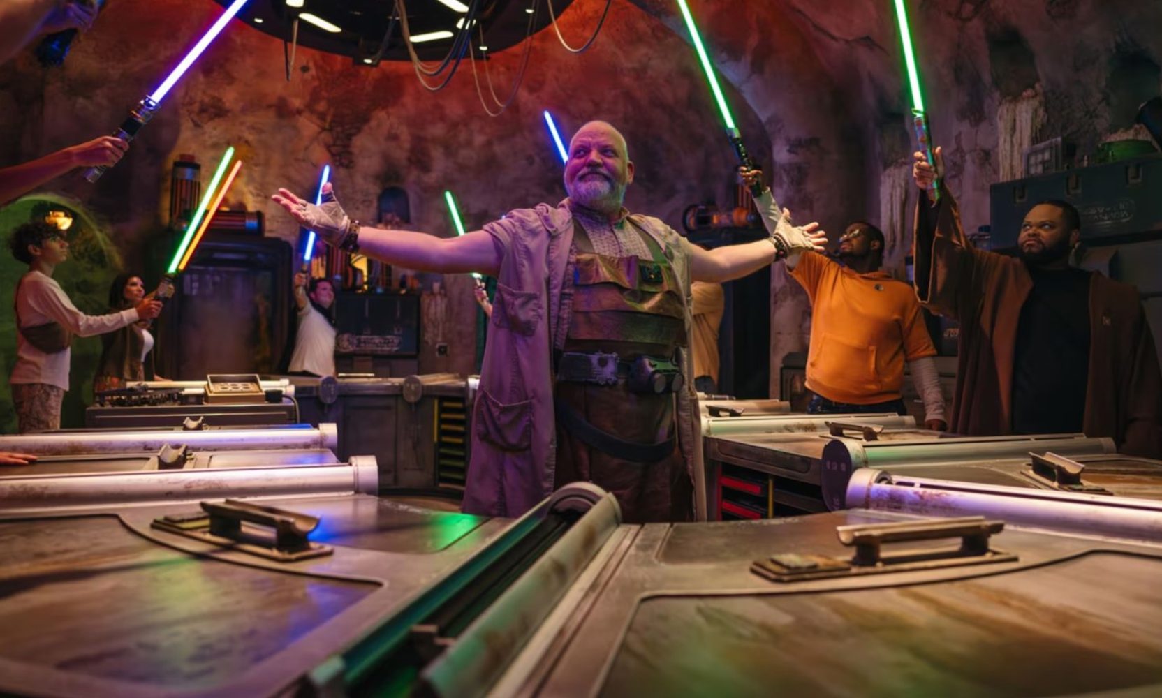 Savi's Workshop Lightsabers Get Spinning, Cutting and Deflection Effects, and 'Cracked' Kyber Crystals Can Flip Your Blade's Color
