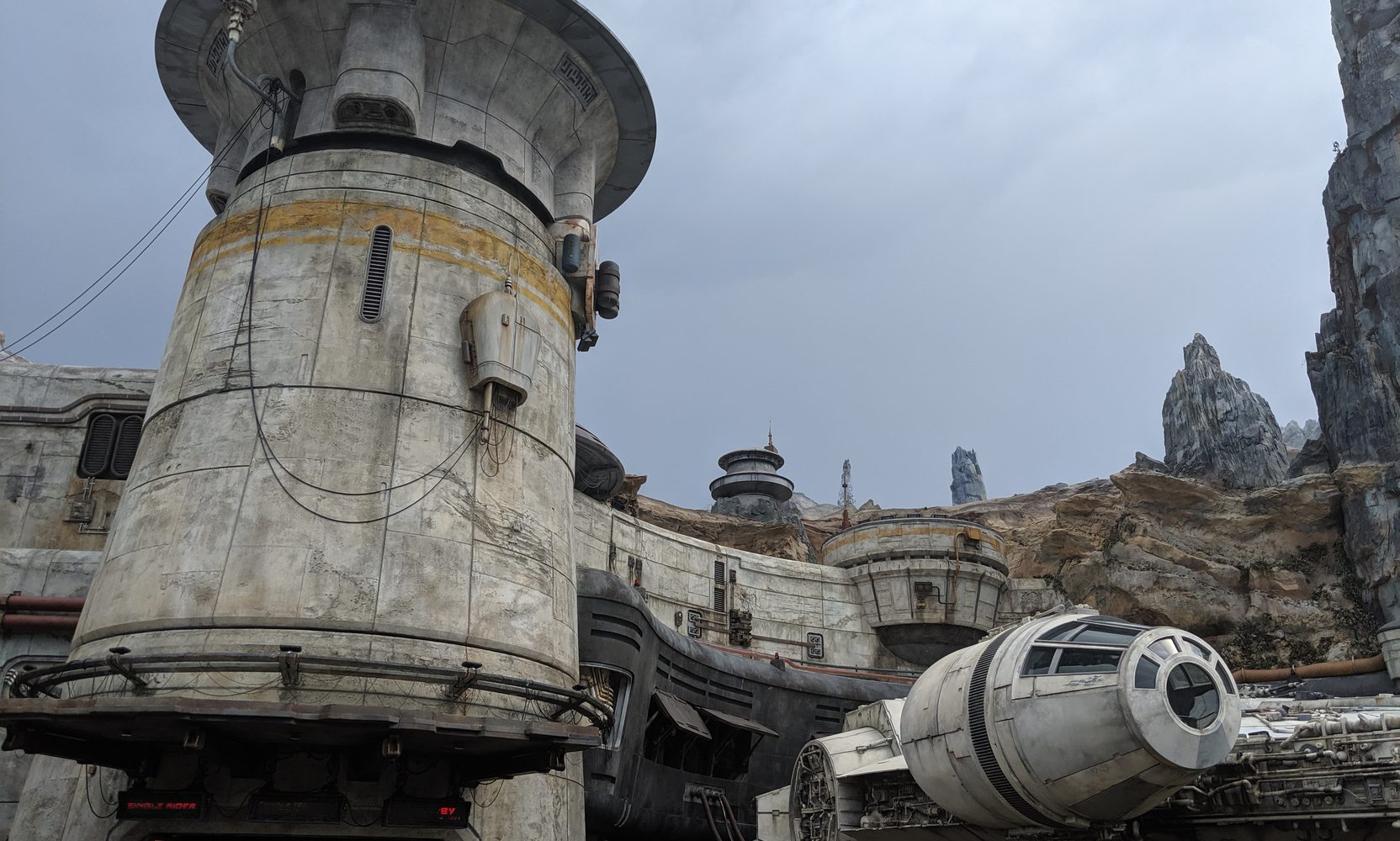 Millennium Falcon: Smugglers Run's Preshow Doors Are Working Again After Years Stuck Open at Disney's Hollywood Studios
