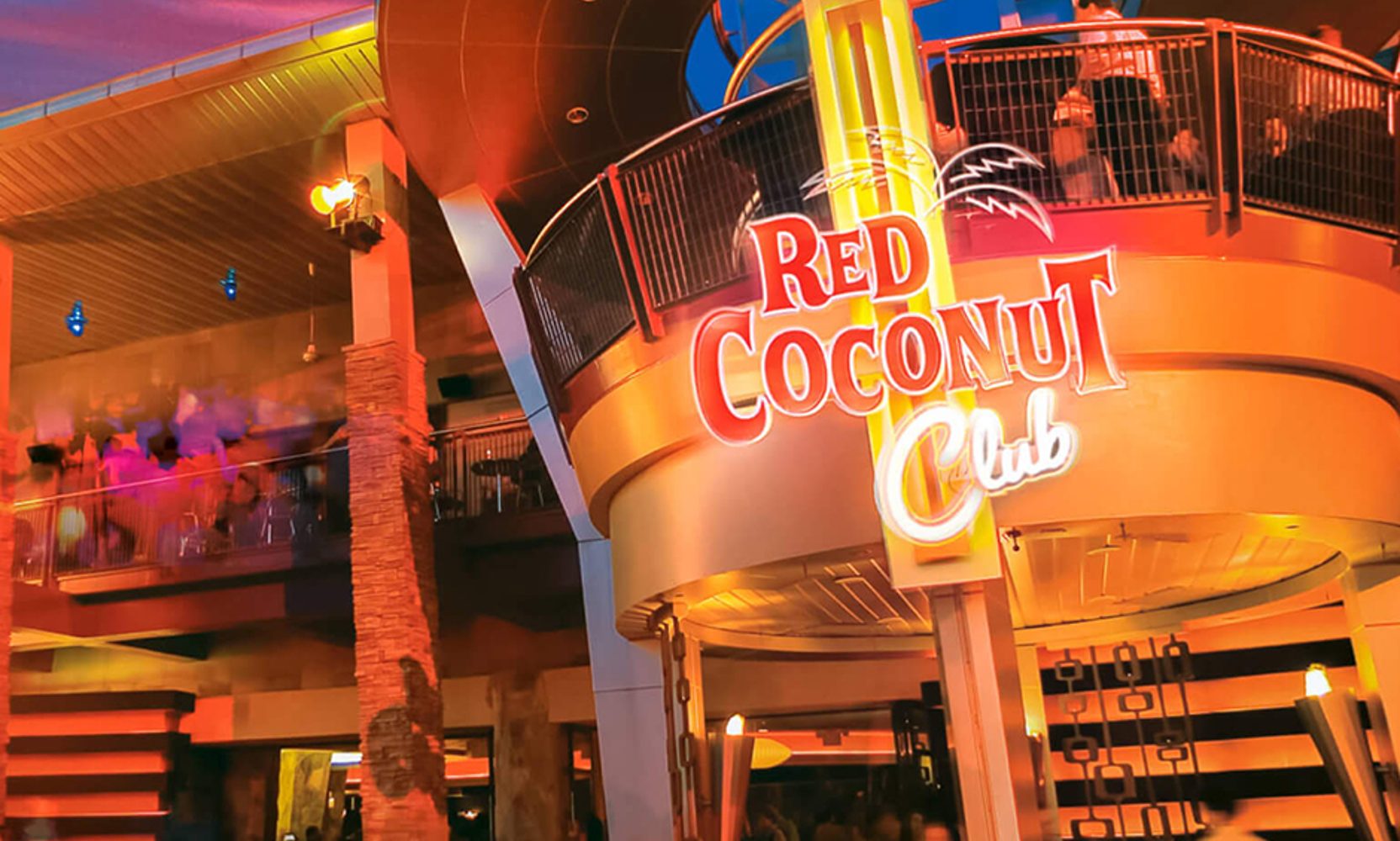 Universal's free CityWalk Halloween bar reopens as an alien abduction, and for the first time it is serving food