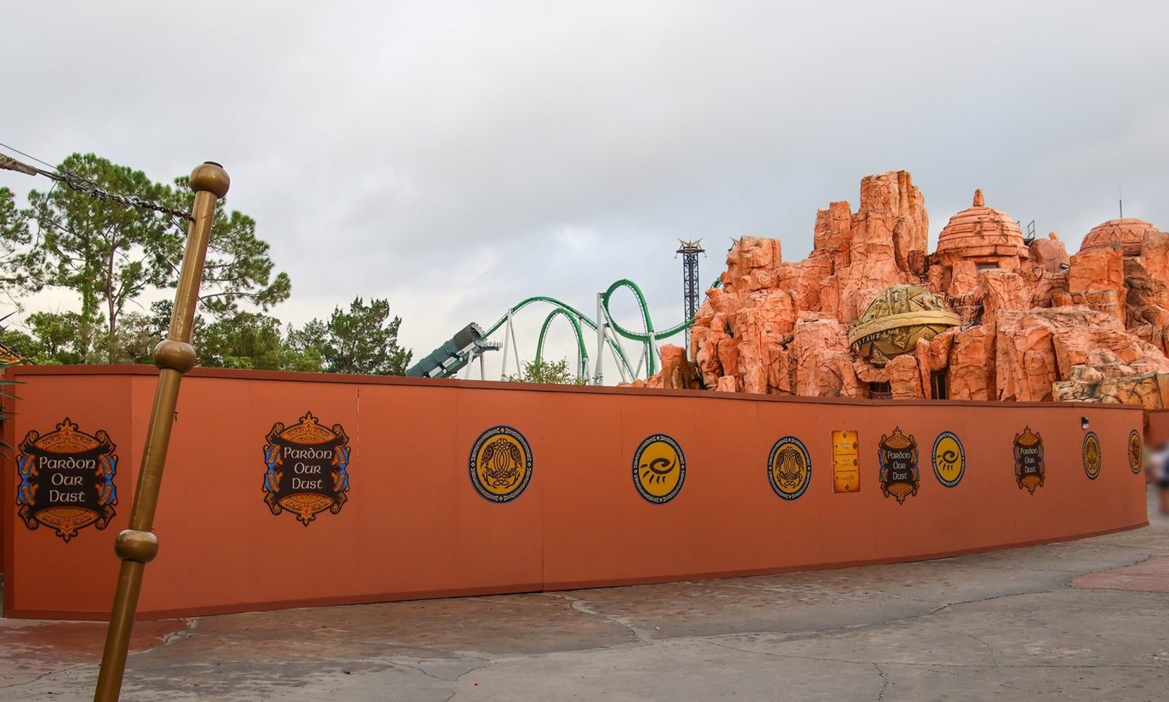 Treasures of Poseidon Has Been Demolished, and the Hulk Coaster Now Shows Over The Lost Continent Wall