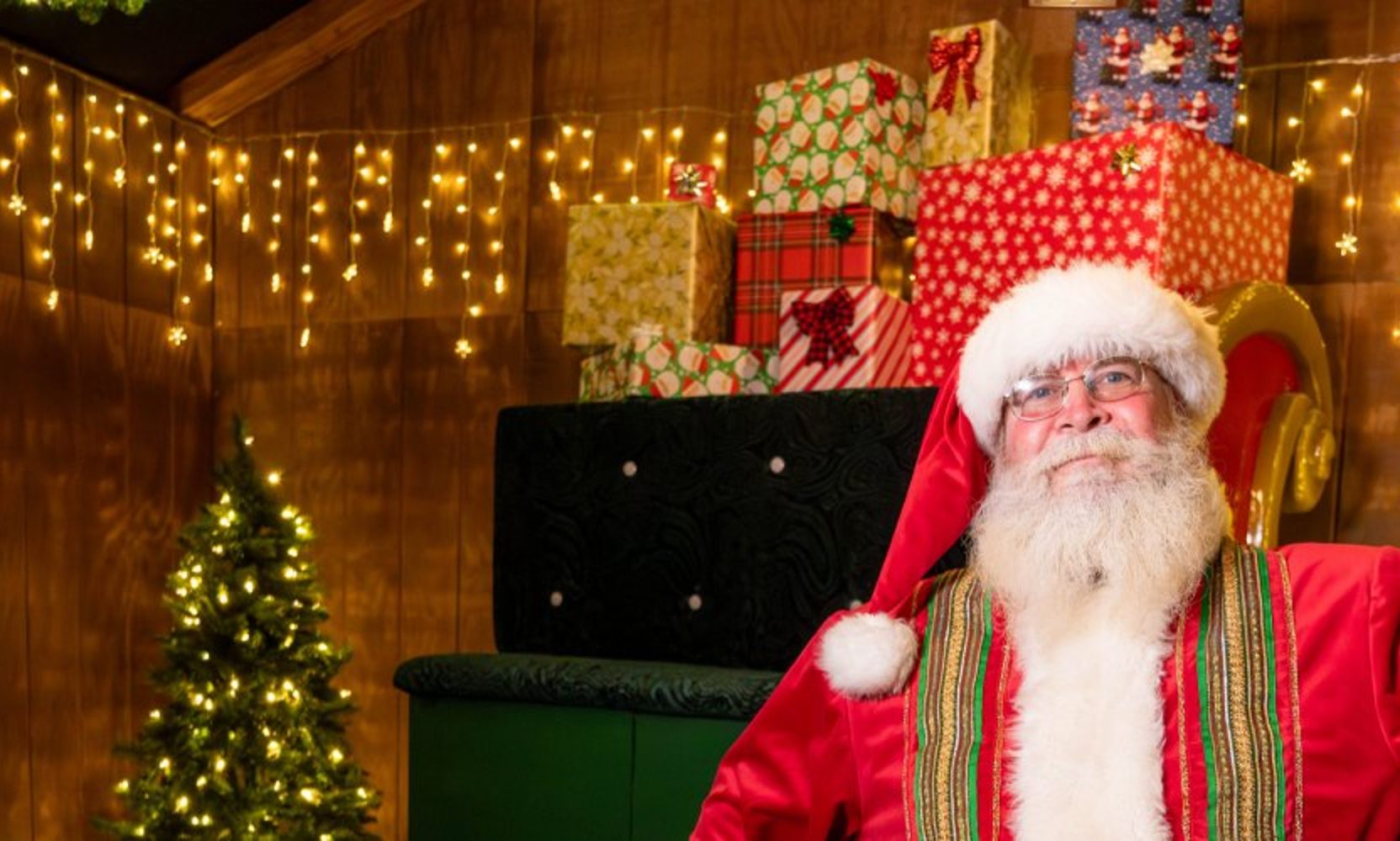 SeaWorld's Dinner with Santa Is Bookable Again at $44 for Adults, but the Kids' Price Went From $14 to $19.99