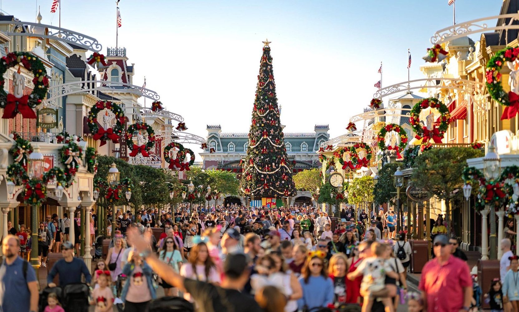 Disney World's Christmas Week Hours Are Out, and Magic Kingdom Opens at 9am, an Hour Later Than Last Year