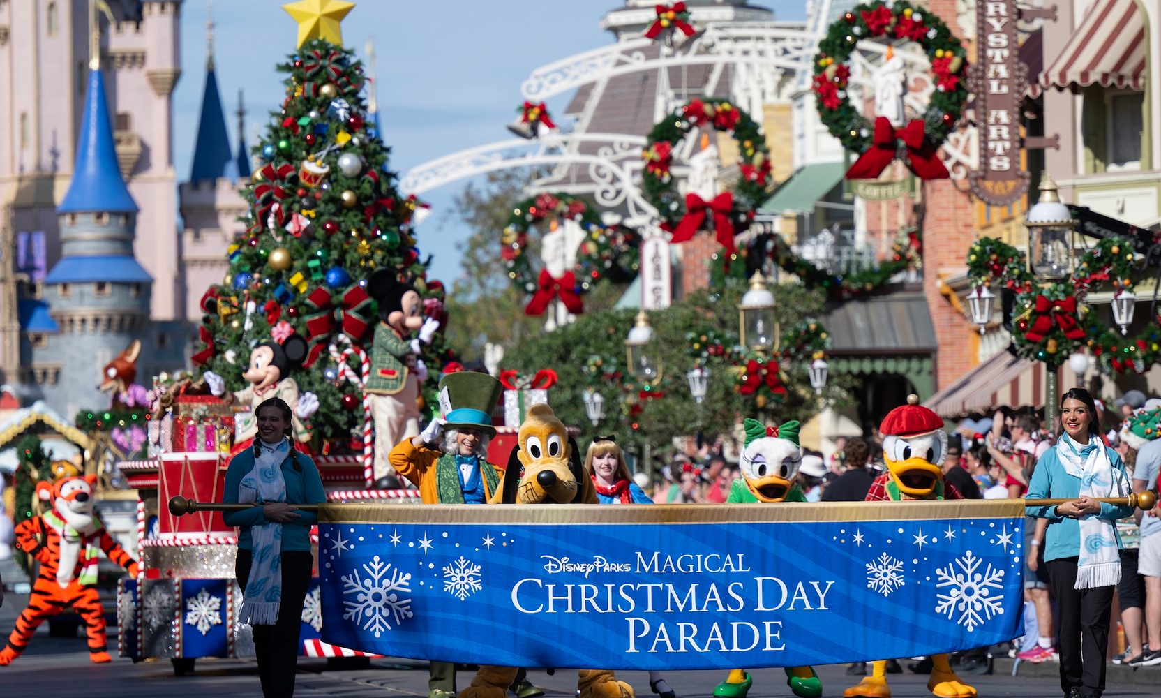 Disney Parks Holiday Specials Get Their ABC Dates: Holiday Spectacular on November 30, Christmas Day Parade at 10 a.m. Christmas Morning