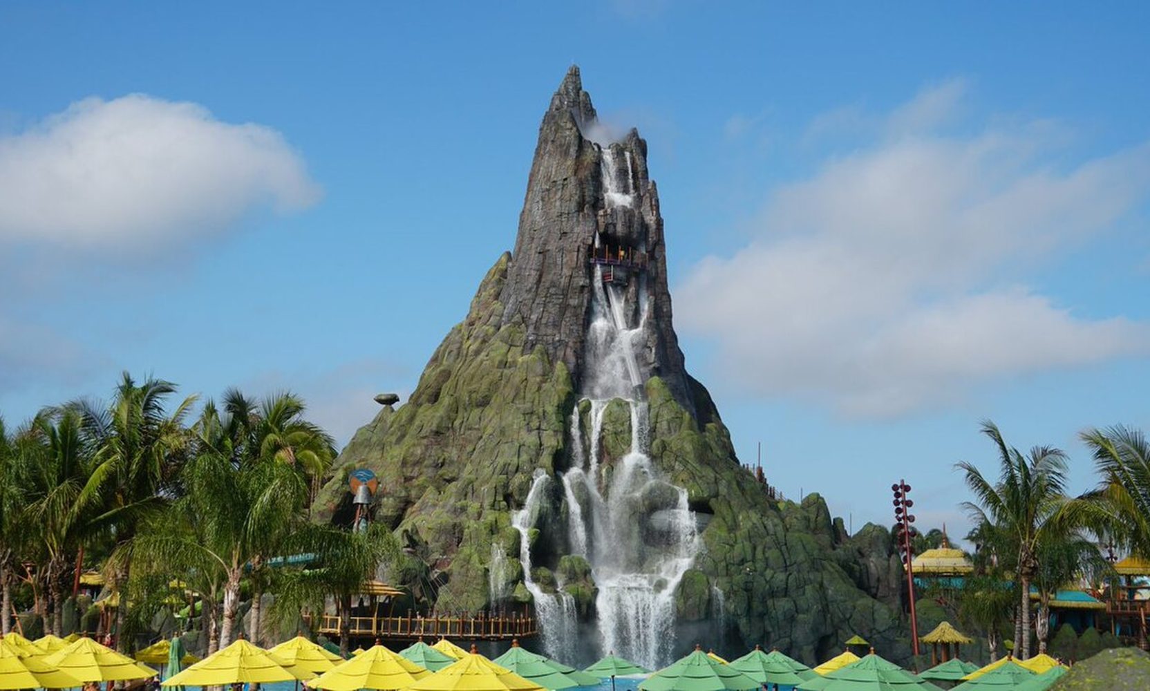Universal's Volcano Bay Goes Fully Cashless