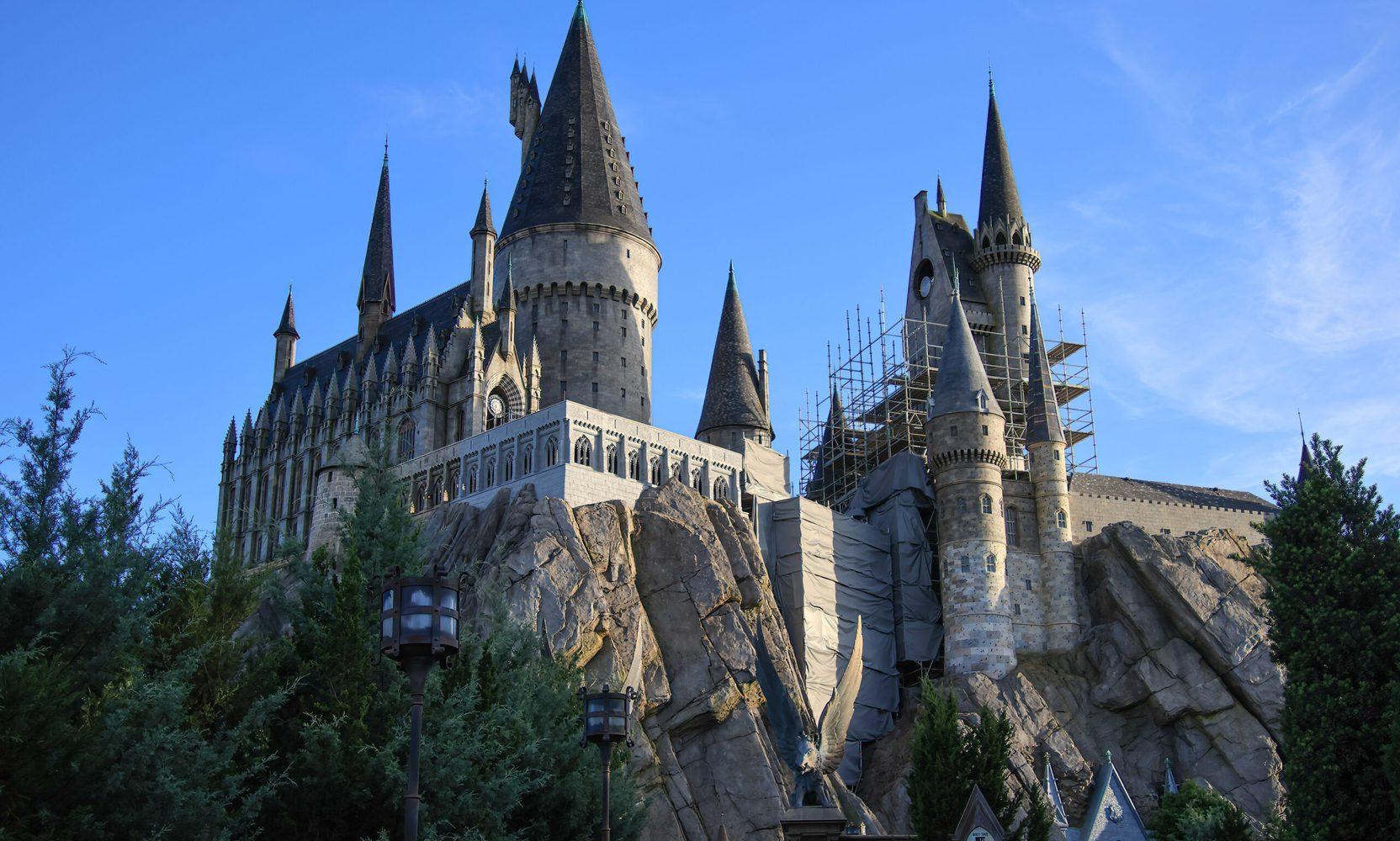 Hogwarts Castle Emerges from Six Weeks Behind Scrim at Islands of Adventure: Fresh Paint, New Two-Tone Towers, and a Reveal Closing in Ahead of Epic Universe's First Anniversary