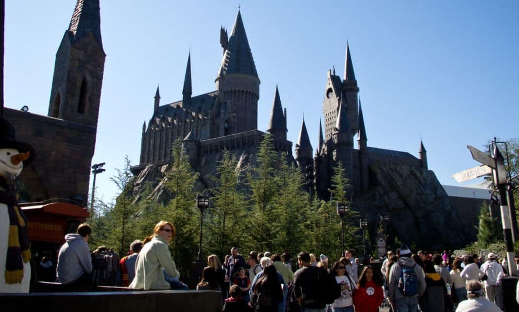 Hogwarts Castle Reveals Itself Again: Scrim Drops on the Main Tower at Universal Orlando