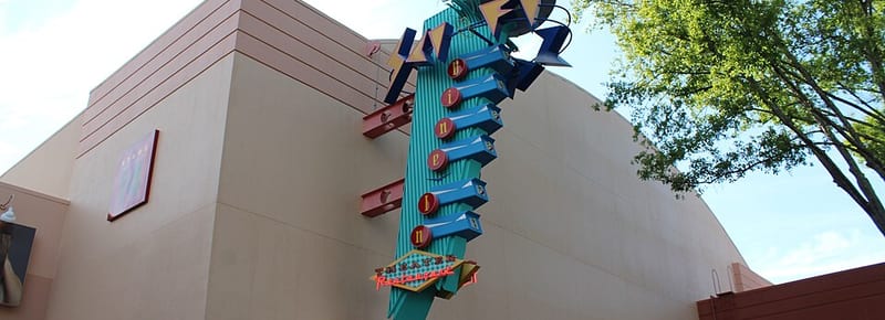 Sci-Fi Dine-In Theater Restaurant