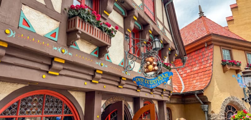 Der Teddybär reopens in EPCOT’s Germany Pavilion after six years, with no announcement from Disney