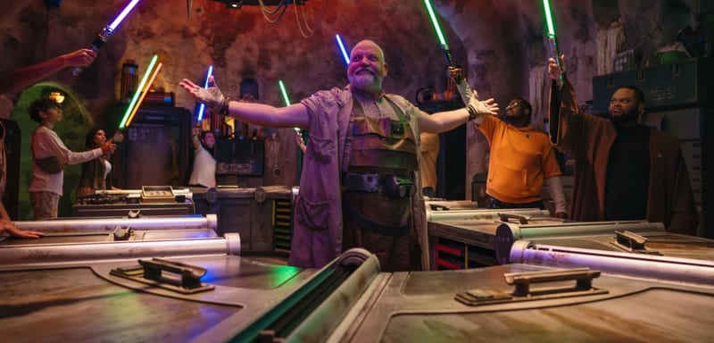 Savi's Workshop Lightsabers Get Spinning, Cutting and Deflection Effects, and 'Cracked' Kyber Crystals Can Flip Your Blade's Color
