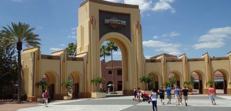Universal Studios Florida's Entrance Arches Are Walled Off for a Repaint, and the Viral White Version Going Around Is Just a Fan Edit