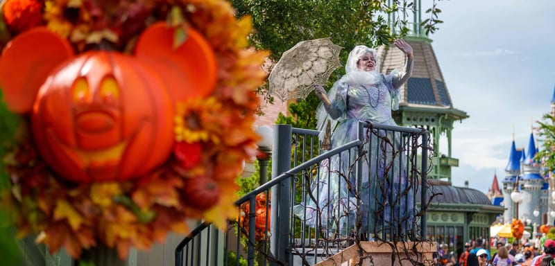 Two all-new Haunted Mansion characters debut at Mickey's Not-So-Scary, and the Grave Diggers turned up too