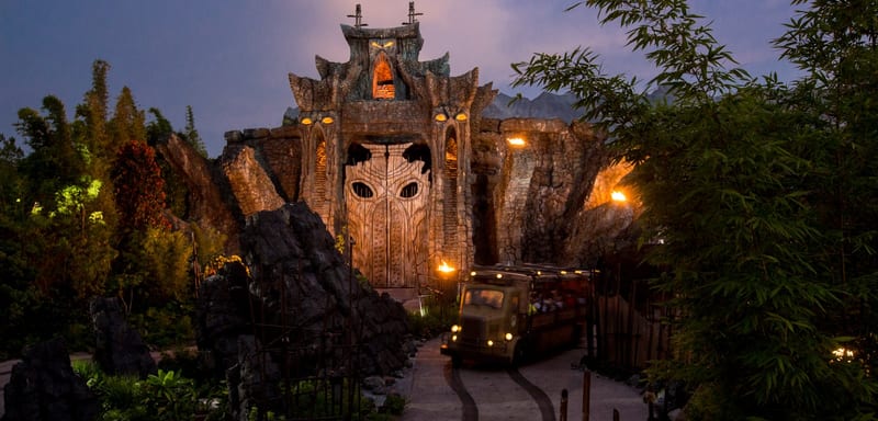 Skull Island: Reign of Kong Reopens After Three Weeks, but Riders Report a Black Curtain Where King Kong Should Be