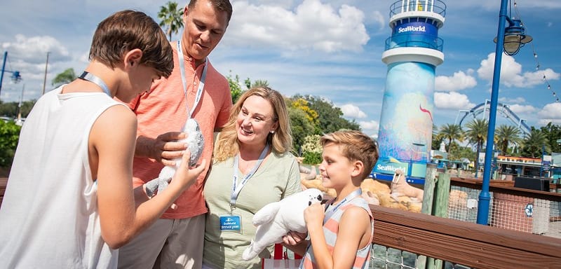 SeaWorld and Aquatica Pass Members Just Got a Free Guest Ticket, Good Any One Day Through October 31
