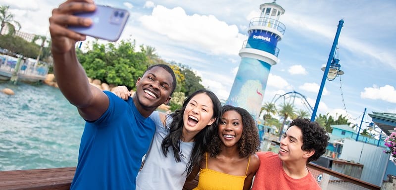 SeaWorld and Aquatica Pass Members Get Two Free Guest Tickets This Week, but Both Have to Be Used by Sunday, October 18