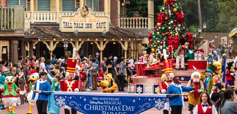Magic Kingdom's Christmas Party Parade Rolls in Daylight on November 10 and 11, and You Don't Need a Party Ticket