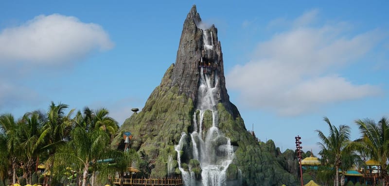 Universal's Volcano Bay Goes Fully Cashless