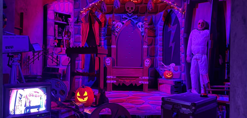 Universal Named Two Scenes Inside the H.R. Bloodengutz House at Halloween Horror Nights 35, and the Original Queue Video Actor Is Back