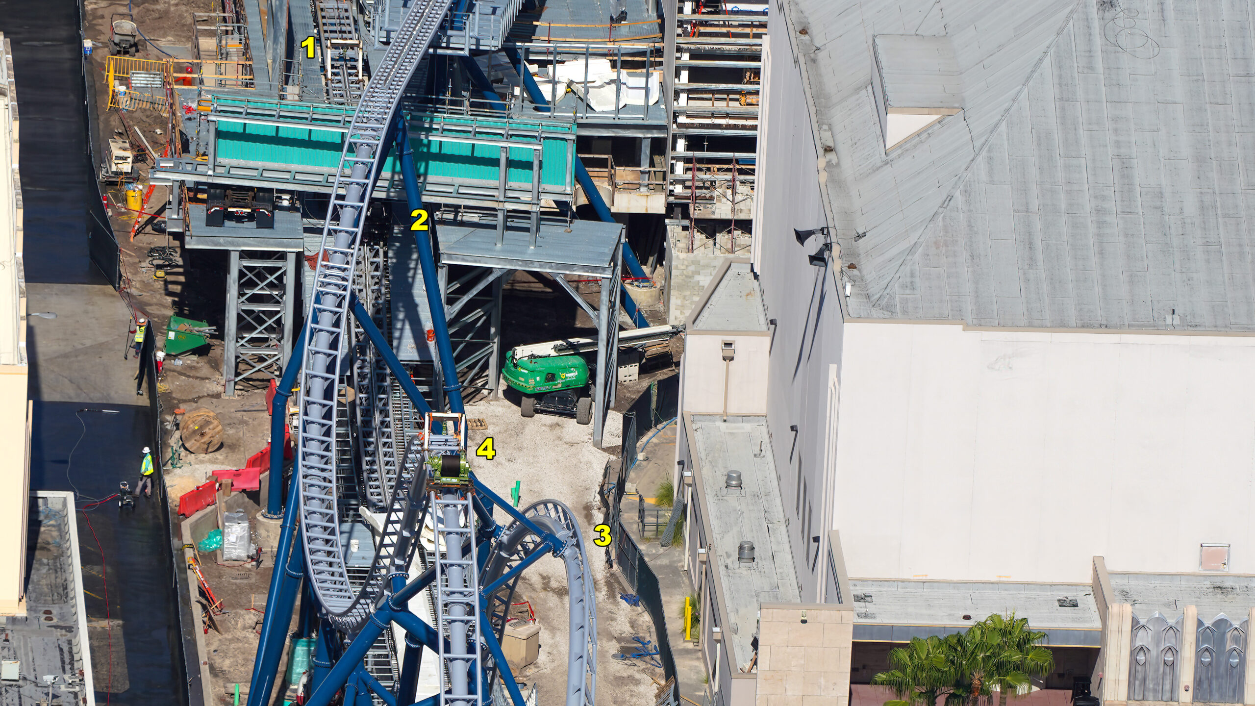 Annotated aerial photo of the Hollywood Drift construction site with four yellow numbers marking a rope rig, a ride vehicle, an overbanked hill and a green winch mounted on the track