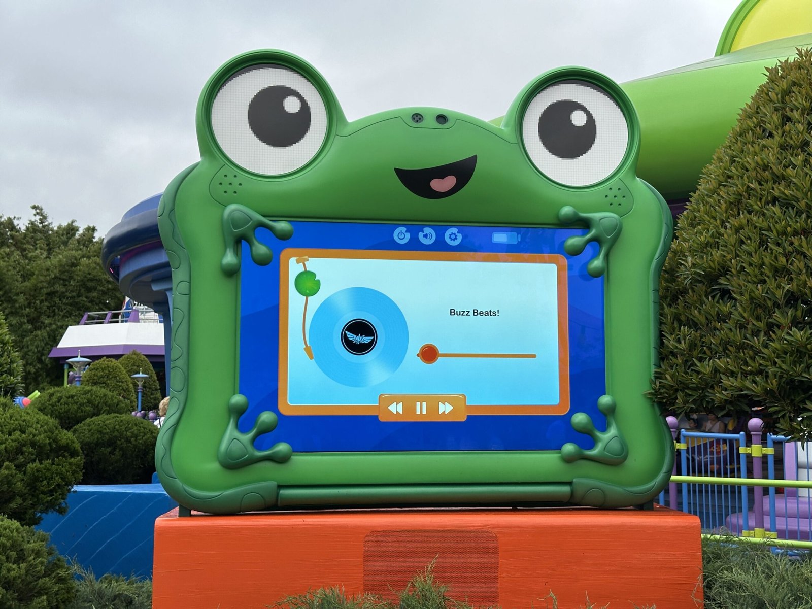 Lilypad's frog-shaped screen showing a blue record labeled with a Buzz Lightyear logo and the track title Buzz Beats!