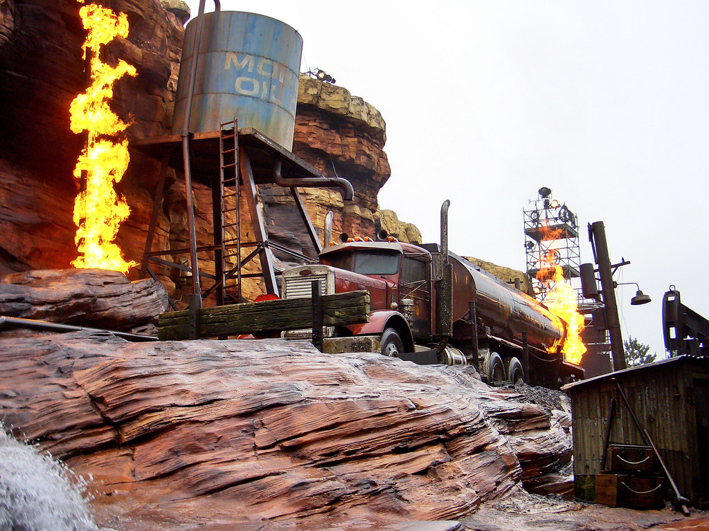 Catastrophe Canyon fire and explosion effects