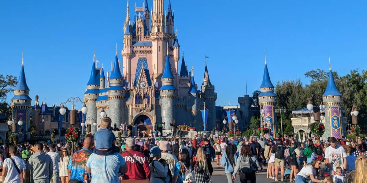 Magic Kingdom Closes Early Wednesday for an SAP Buyout with Dave Matthews Band on the Cinderella Castle Stage: What to Know for a May 13 Trip