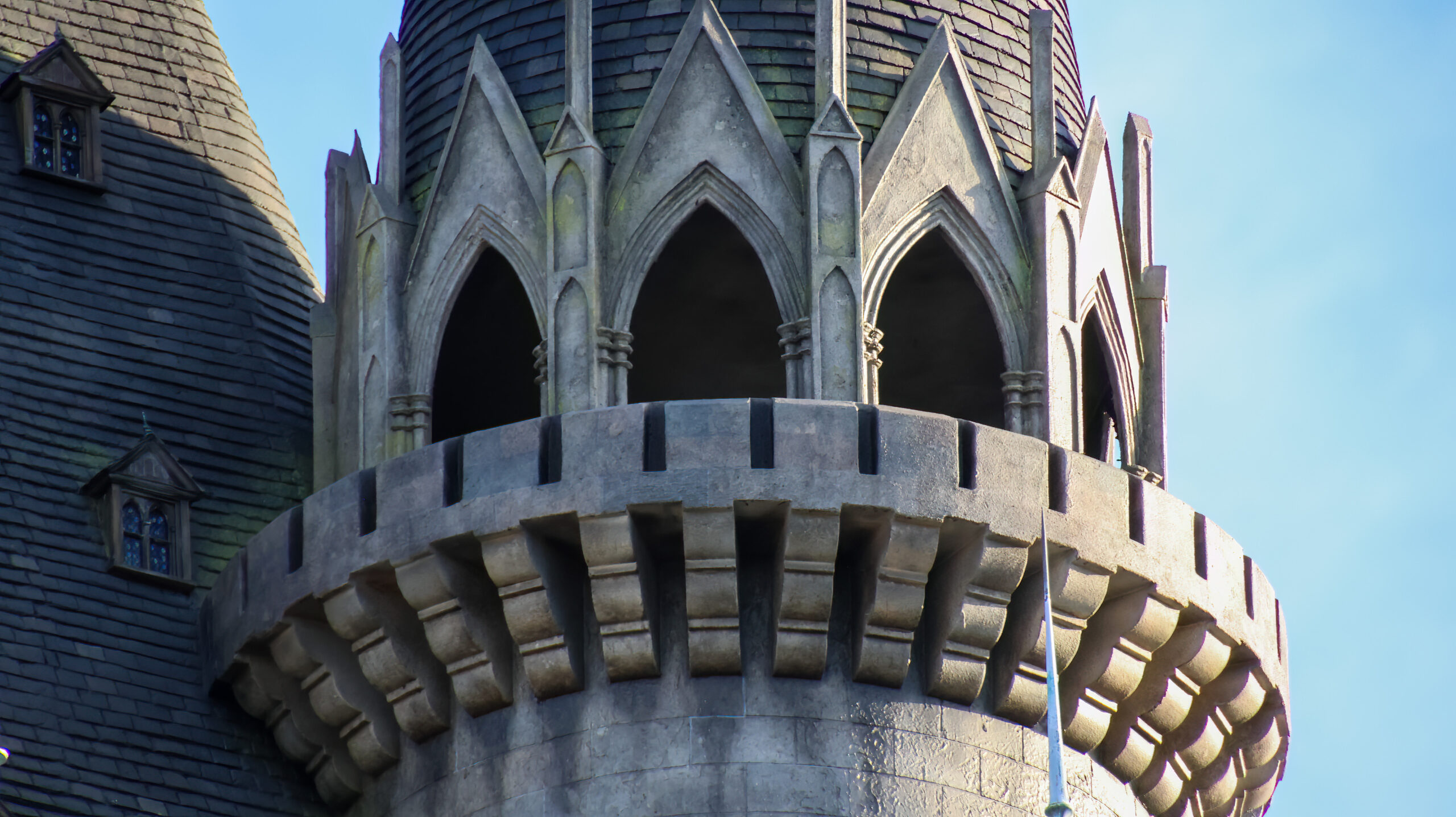 Two-tone painting in progress on a Hogwarts Castle tower during the May 2026 refurbishment at Universal's Islands of Adventure.