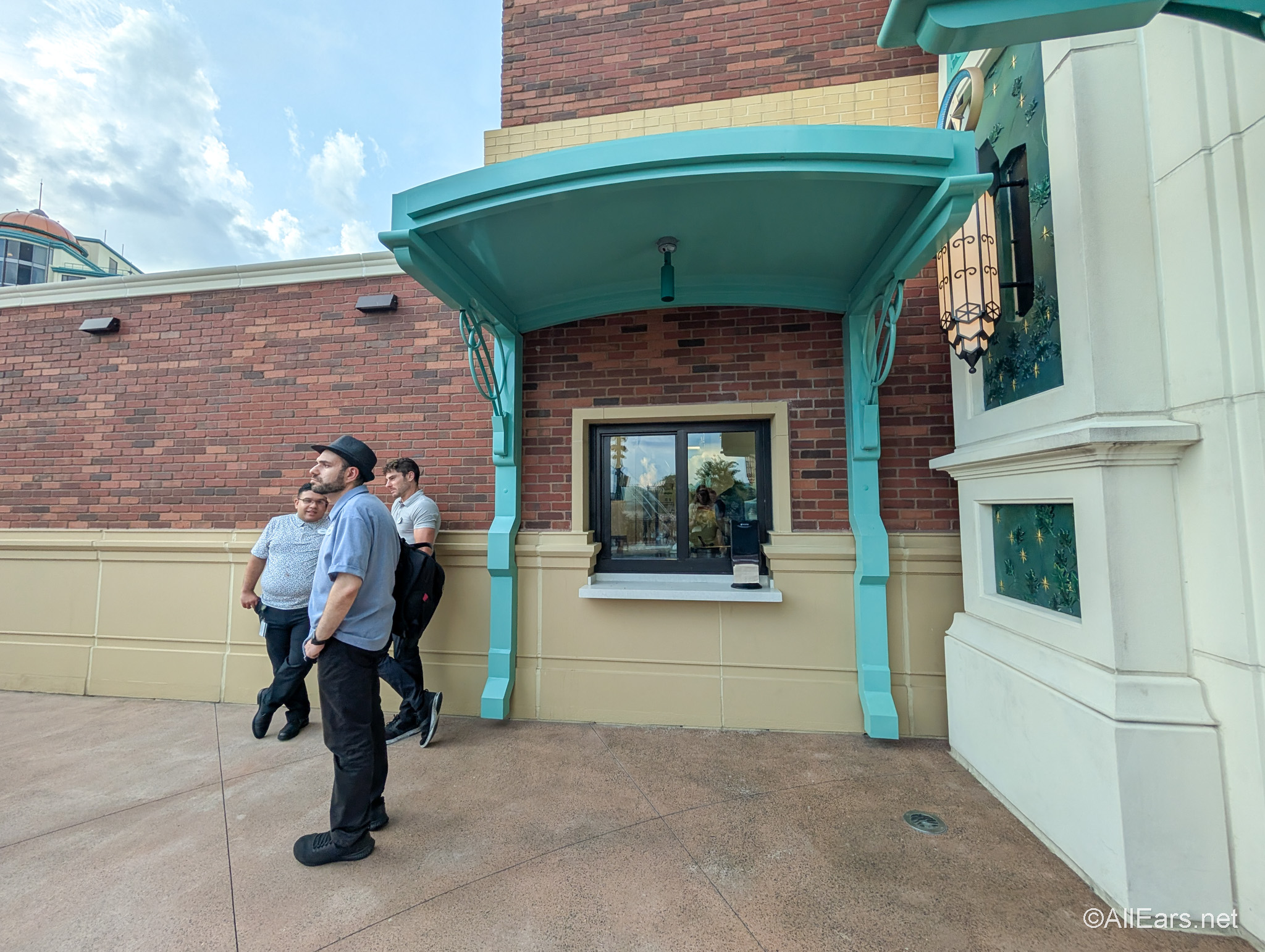 The Satellite Shakes pickup window in Celestial Park at Epic Universe